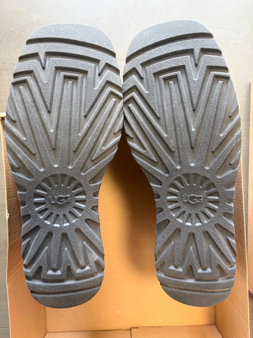 UGG WOMEN'S CITYFUNC ZIP-SIZE 8.5, NEVER WORN! - Picture 2 of 5